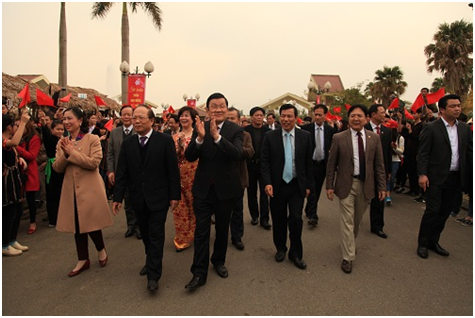 Chủ tịch nước Trương Tấn Sang đến thăm Làng Văn hóa - Du lịch các dân tộc Việt Nam